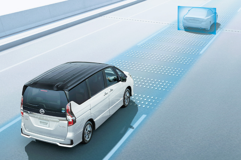 「プロパイロット」を一部グレードに標準装備としたほか、「インテリジェント FCW(前方衝突予測警報)」を全車標準装備とした