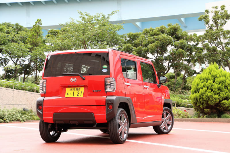 後にいろいろなものを積んで出かけるシーンを外から見ても想像できるスタイルを目指した