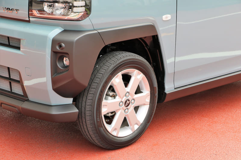 ガンガン乗ってもらいたいイメージを下まわりに配置した樹脂パーツに込めた