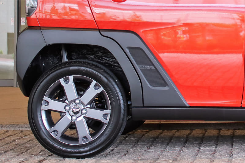 ガンガン乗ってもらいたいイメージを下まわりに配置した樹脂パーツに込めた