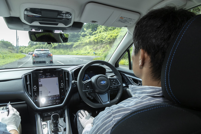 渋滞ハンズオフアシスト体感中