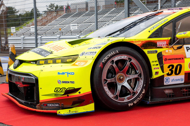 SUPER GT 30号車 TOYOTA GR SPORT PRIUS PHV apr GT