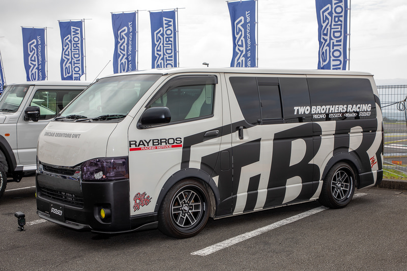 レイズ/トヨタ ハイエース/TBR TB01 B-side