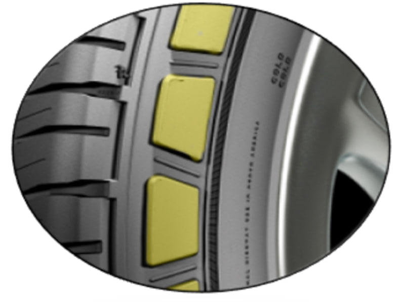 サイドウォールプロテクター：擦れなどに強い耐アブレージョンラバーで作られたサイドウォールプロテクターを採用して、カーカスの柔軟性を損なうことなく縁石などによる擦れやカットによるサイドウォールの損傷から保護する