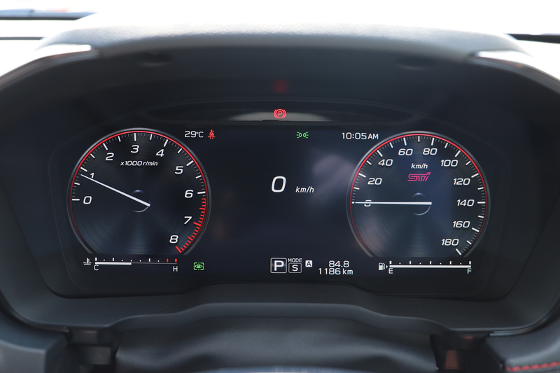 シンプルな2眼メーター表示