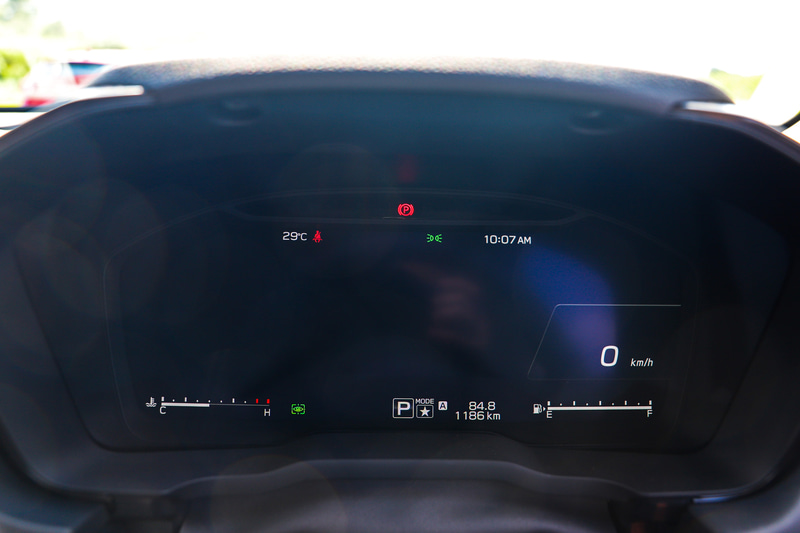 アイサイト表示画面。アイサイトがONになっていないため、真っ暗