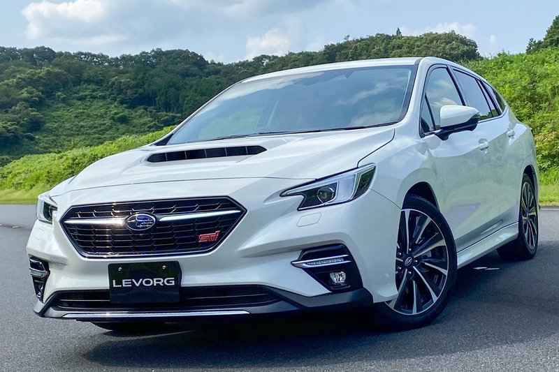 10月15日に正式発表となる新型レヴォーグの最終プロトタイプに試乗してきました！　トップグレードのSTI Sportの2グレードには、エアコンマイルドモードがつくドライブモードセレクト、ハンズフリーオープンパワーリアゲートはもちろん、運転席・助手席・後席左右のシートヒーターまでてんこ盛りの充実装備です