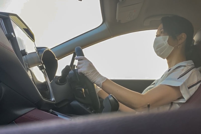 STI Sportにはバーガンディとブラックのレザーが大人のスポーティ空間を演出してくれます。シートのフィット感もすごくよくて、安心感と疲れにくさをサポートしてくれそうだと感じました。この日は猛暑でしたが、コンフォートモードのエアコンマイルドモードが気持ちよかったです