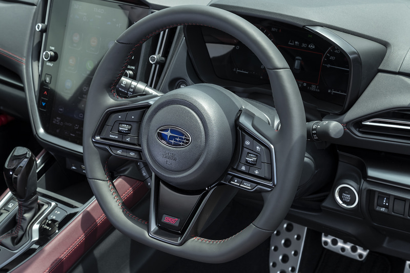 ステアリングホイールにあるスイッチで、ドライブモードセレクトのモード変更が可能