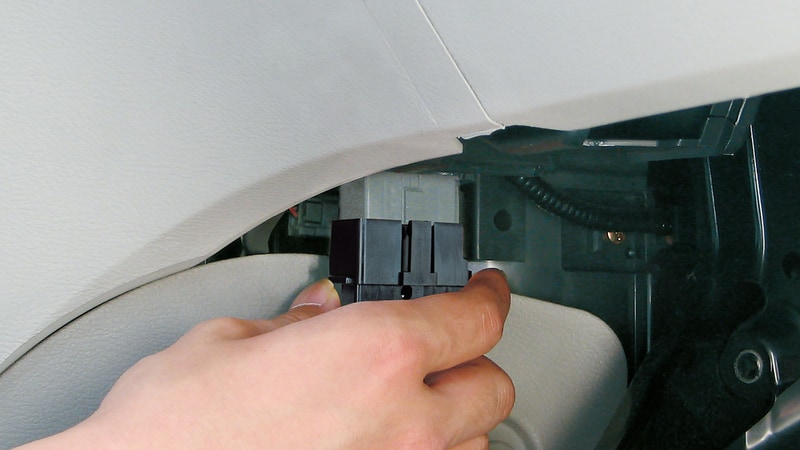 OBDタイプはOBD2コネクターへ接続するだけで電源まですべて取ることができる