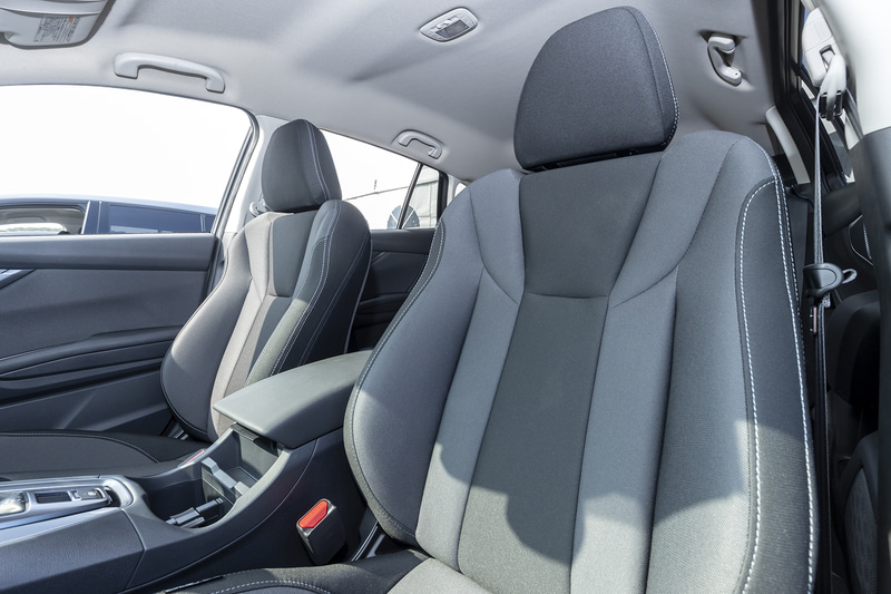 グレードごとに異なるシート表皮を採用するも、「疲れにくいシート」という基本構造は変わらない