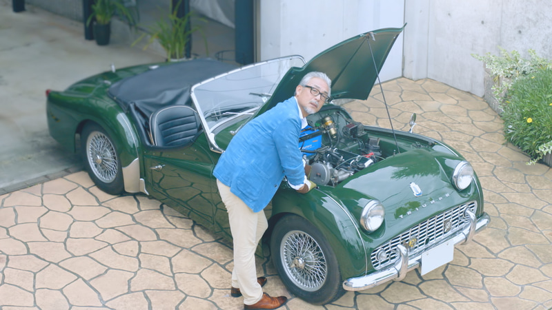 人気コスプレイヤーのえなこさんが出演する、グーネットの新CM「グーネット　グーネットウーマン編」。クルマのコスプレをしたえなこさんが、青空のもとで屋上から「欲しいが見つかるグ―ネット！」と繰り返し、街の人に呼び掛ける