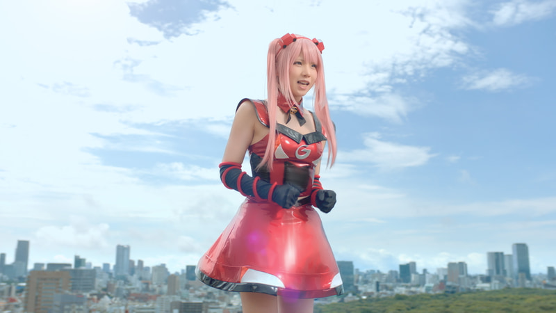 人気コスプレイヤーのえなこさんが出演する、グーネットの新CM「グーネット　グーネットウーマン編」。クルマのコスプレをしたえなこさんが、青空のもとで屋上から「欲しいが見つかるグ―ネット！」と繰り返し、街の人に呼び掛ける