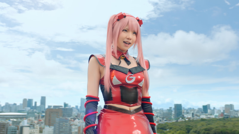 人気コスプレイヤーのえなこさんが出演する、グーネットの新CM「グーネット　グーネットウーマン編」。クルマのコスプレをしたえなこさんが、青空のもとで屋上から「欲しいが見つかるグ―ネット！」と繰り返し、街の人に呼び掛ける