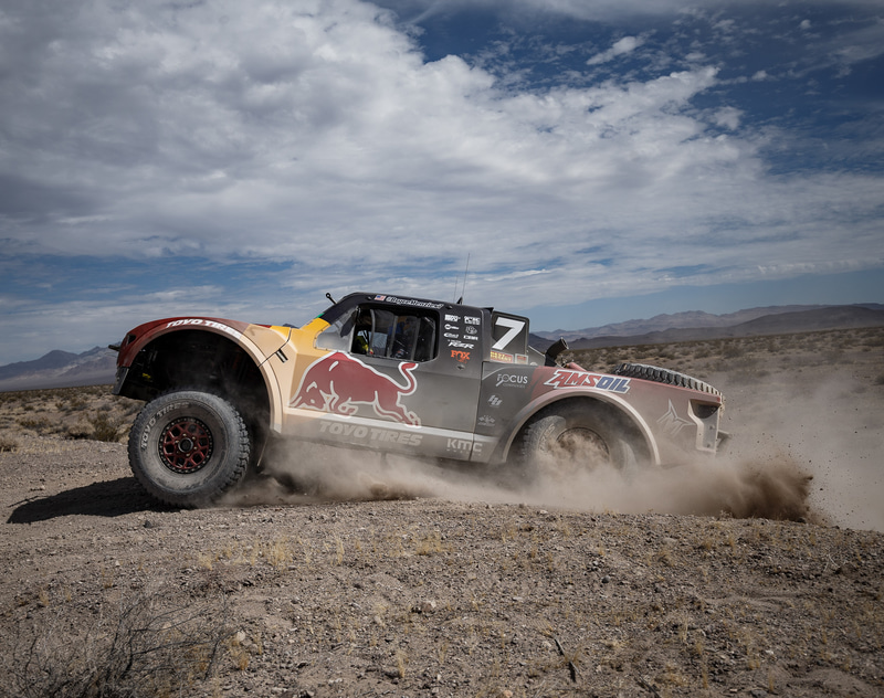 OPEN COUNTRY M/T-R（タイヤサイズ： 40×13.50R17）を装着する