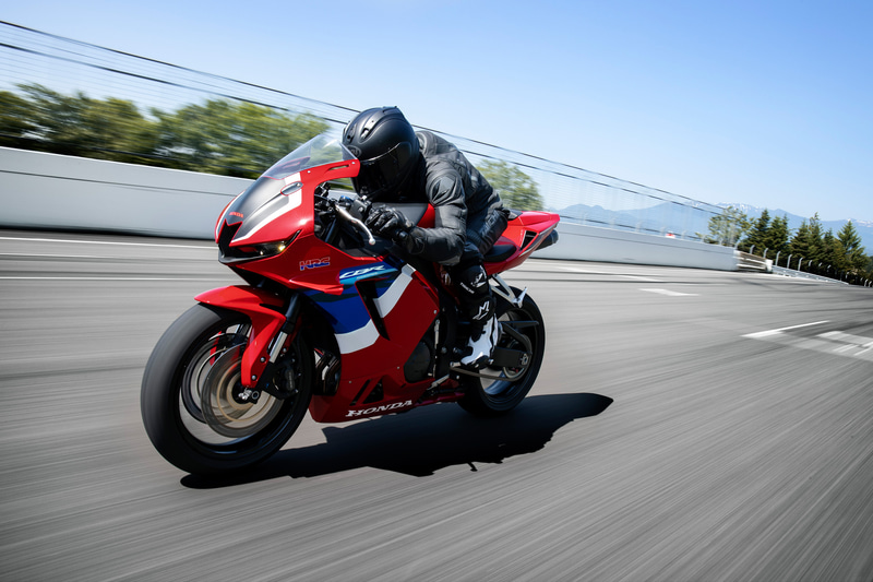 新型「CBR600RR」走行シーン