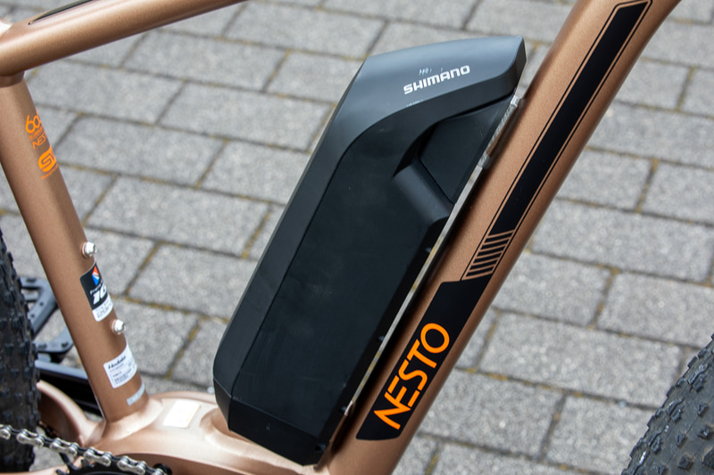 バッテリー容量は36V/11.6Ah。走行距離はエコモードで105km、ノーマルモードで85km、ハイモードで70kmとどのモードでもたっぷり走れる（走行距離は走行条件によって変動する）