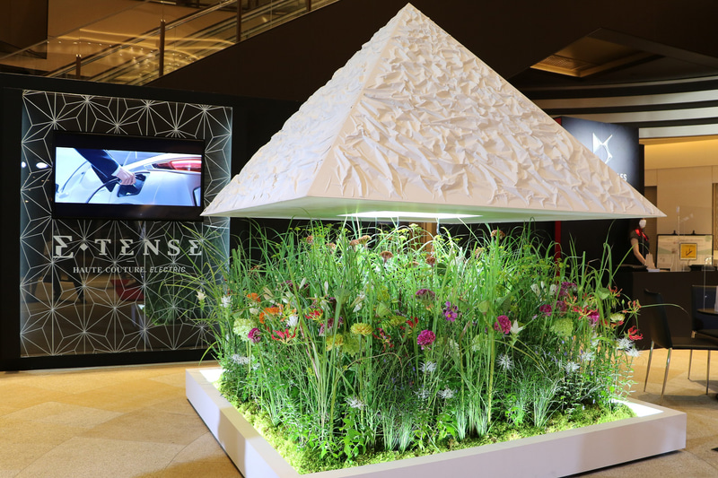 会場ではDSの全ラインアップを展示するとともに、日本の気鋭の匠とのコラボレーションにより、美と技でアトリウムの空間をDSのテイストに仕上げた