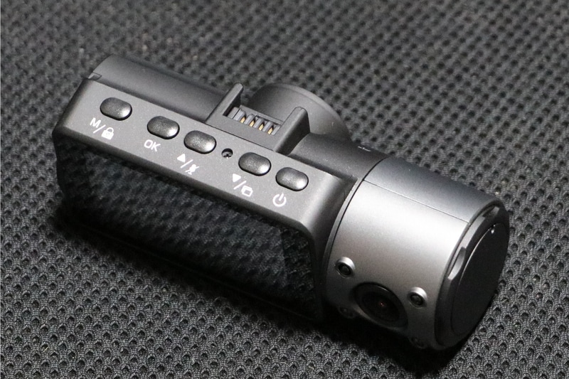 上面には操作ボタンを配置。動作温度範囲は－10℃～＋55℃