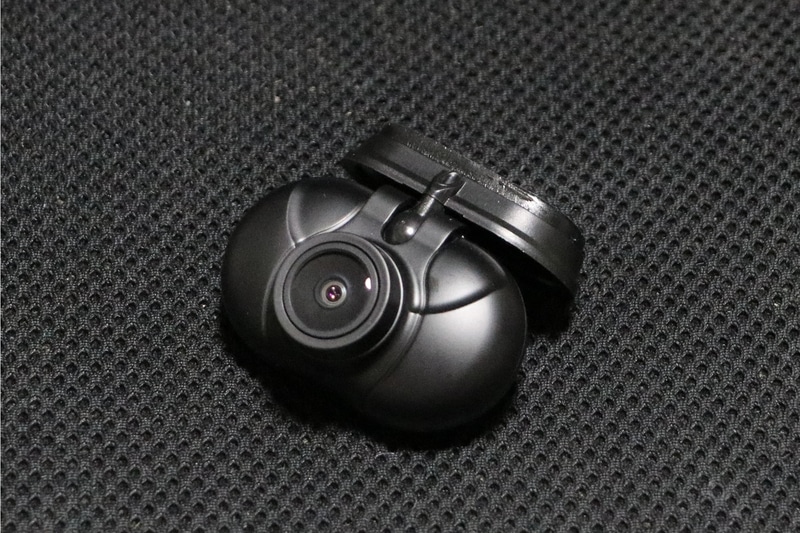 リアカメラ。約28gと超軽量