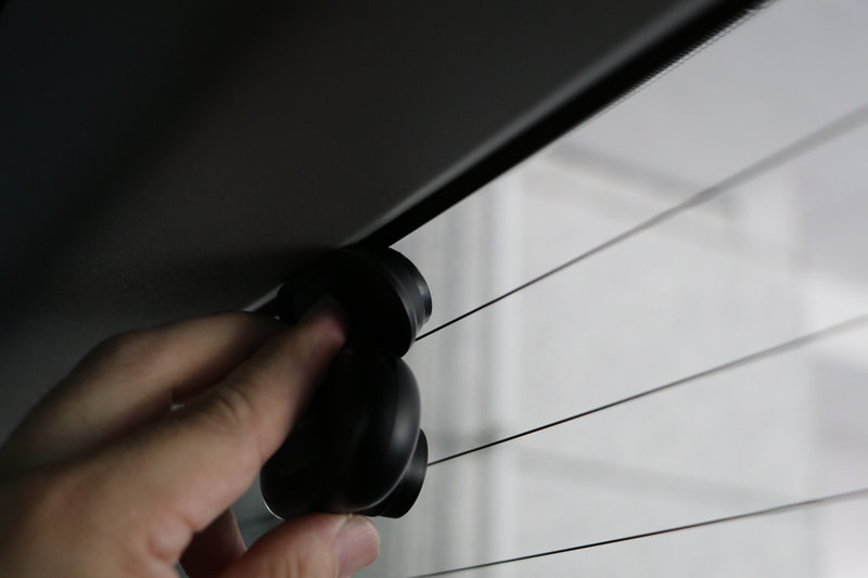 電熱線を避けられる場所に貼り付ける