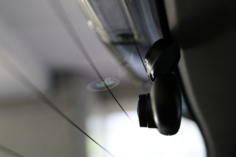 プリウスαは上まで電熱線があるけれど、ぎりぎり避けられた