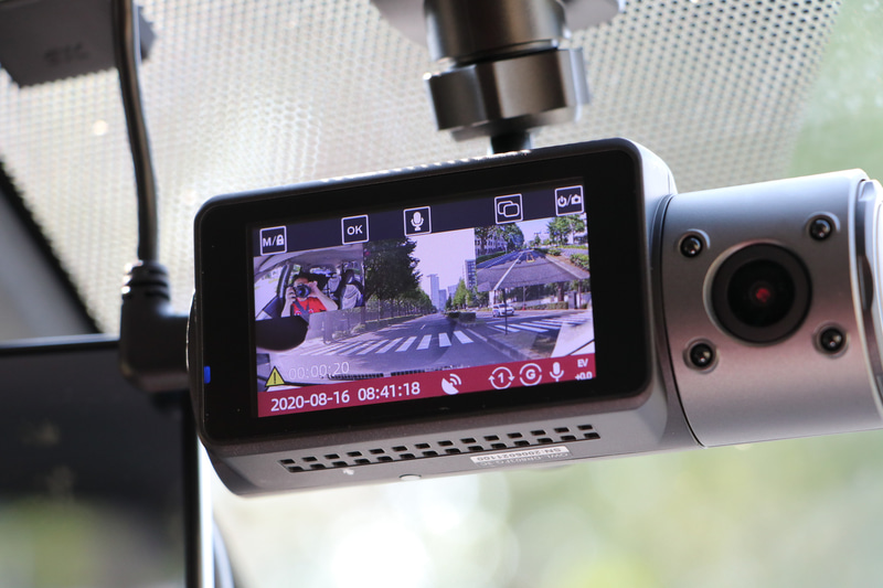 本体が衝撃を検知した場合は緊急録画となり「！」マークが表示されて20秒間録画して、そのファイルは上書きされないように自動的に保護されるようになっている