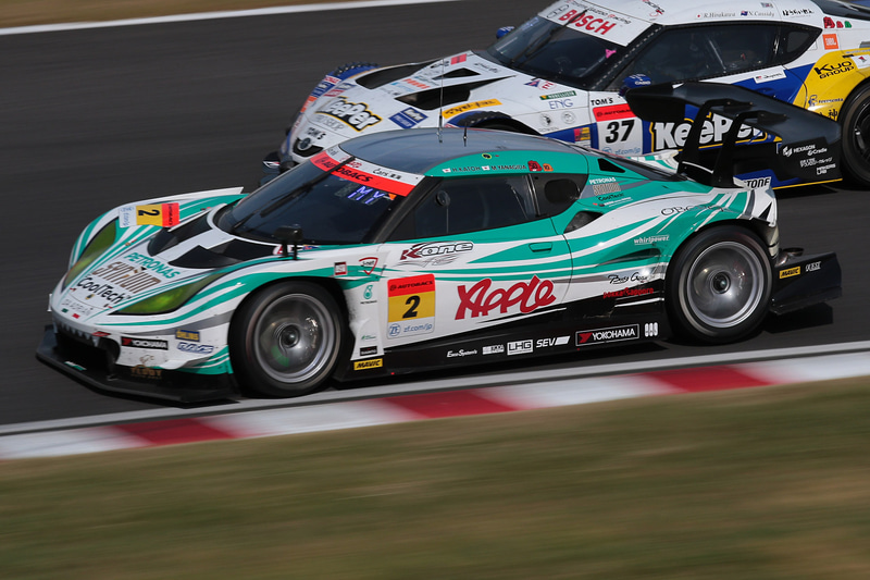 3位は2号車 シンティアム・アップル・ロータス（加藤寛規/柳田真孝組、BS）