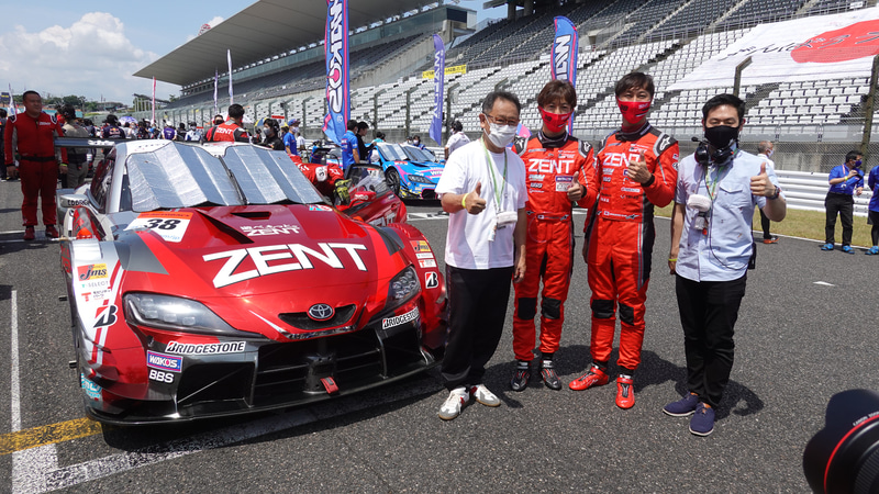 38号車 ZENT GR Supraの立川祐路選手、石浦宏明選手とともに