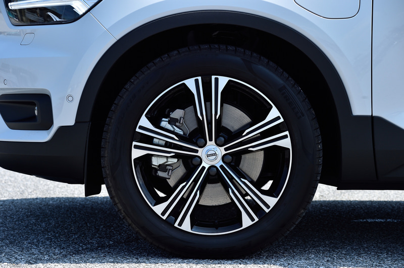 19インチホイールにはピレリP ZEROタイヤが装着される