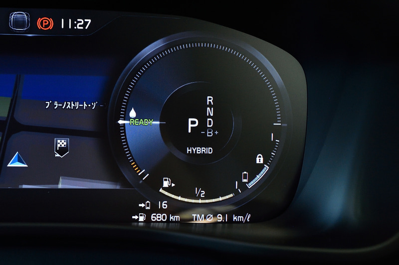 電池残量はメーター内の下のほうに表示されている