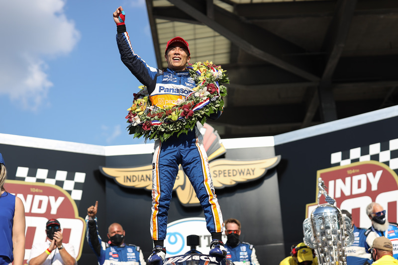 インディ500優勝を喜ぶ佐藤琢磨選手