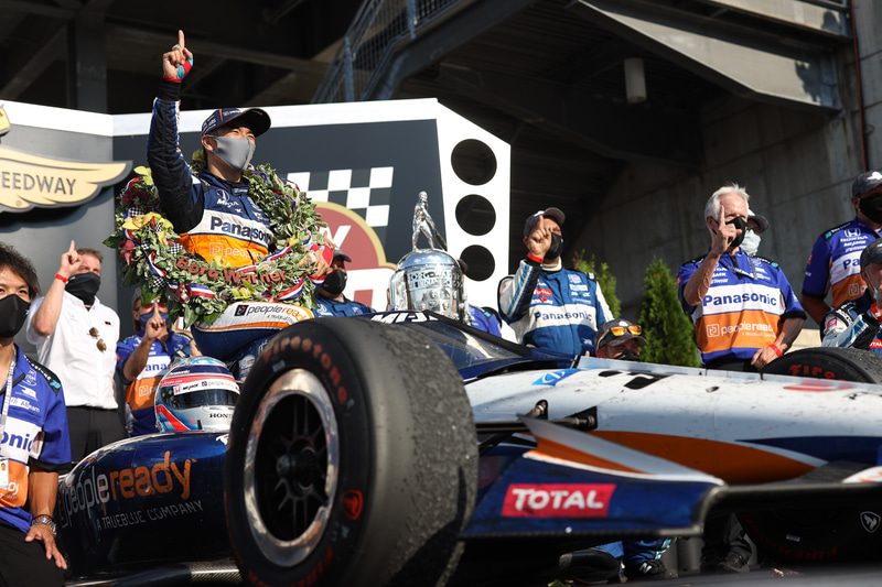 インディ500優勝を喜ぶ佐藤琢磨選手