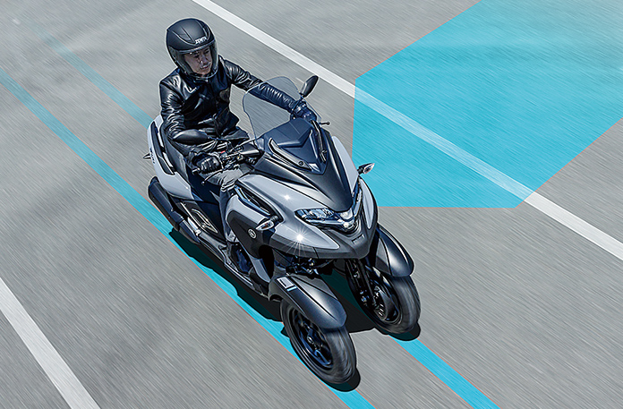 フロント二輪であることによって急な横風でもふらつきが少なく、すぐれた安定感を実現