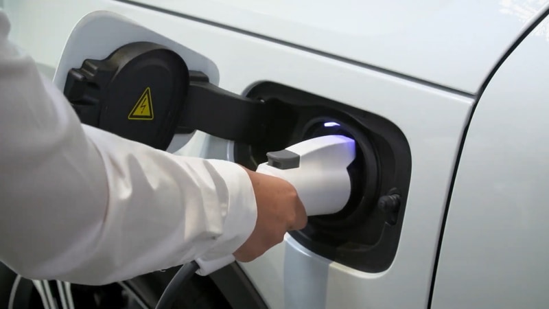 プラグイン挿入口