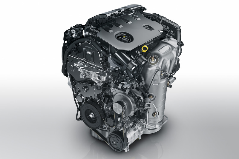 最高出力96kW（130PS）/3750rpm、最大トルク300Nm/1750rpmを発生する直列4気筒 1.4リッターターボディーゼルDV5型エンジンを搭載。トランスミッションには電子制御8速AT「EAT8」を組み合わせる