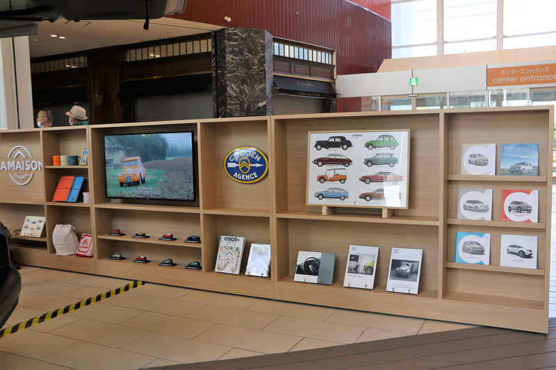 ららぽーと豊洲の展示イベントでは物販なども行なわれている