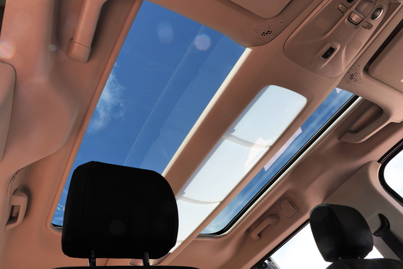 新型ベルランゴのインテリア。カタログモデル（SHINE）ではセンターコンソールや後席用エアアウトレットなどが新たに追加されている