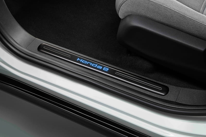 サイドステップガーニッシュ（フロント左右セット）価格3万800円