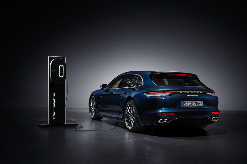 パナメーラ 4S E-ハイブリッド スポーツツーリスモ