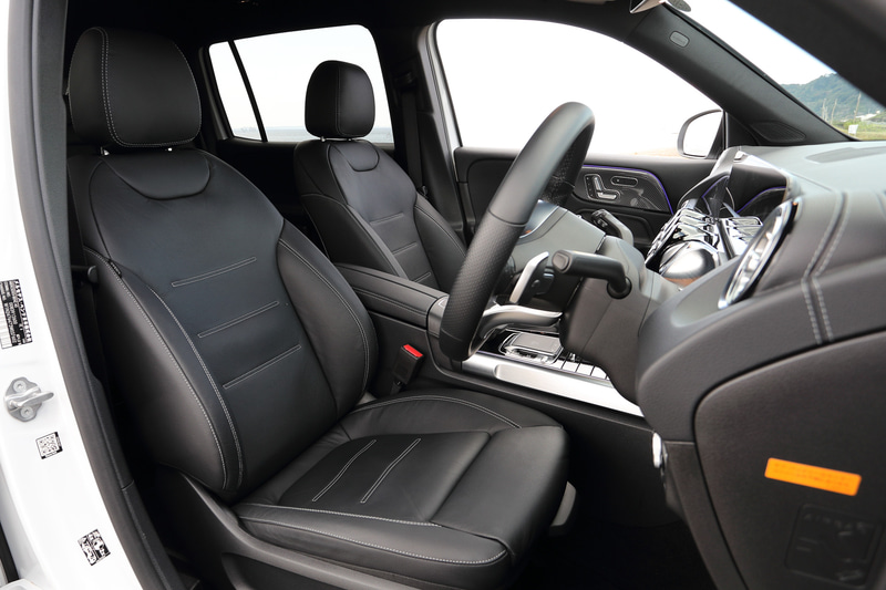 GLBは3列シート仕様。2列目シートと3列目シートにはISOFIX対応固定装置とトップテザーアンカー（固定ポイント）により、最大4つのチャイルドセーフティシートを取り付けられる