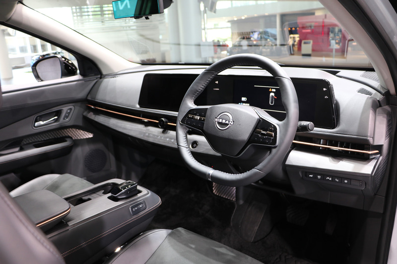 あえて離したインパネとセンターコンソール