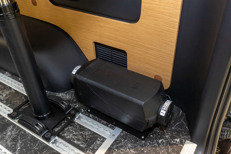 エンジン停止時も利用可能なFFヒーターを装備（オプション）