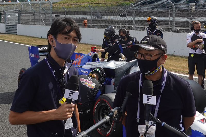 J SPORTSのインタビュアーである柳田真孝選手と