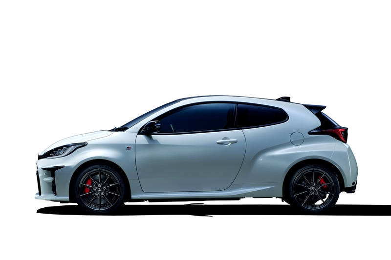 GRヤリス RZ“High Performance”（プラチナホワイトパールマイカ）