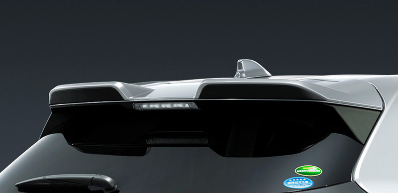 ルーフスポイラー　価格4万4000円（塗装済）/3万7400円（未塗装）