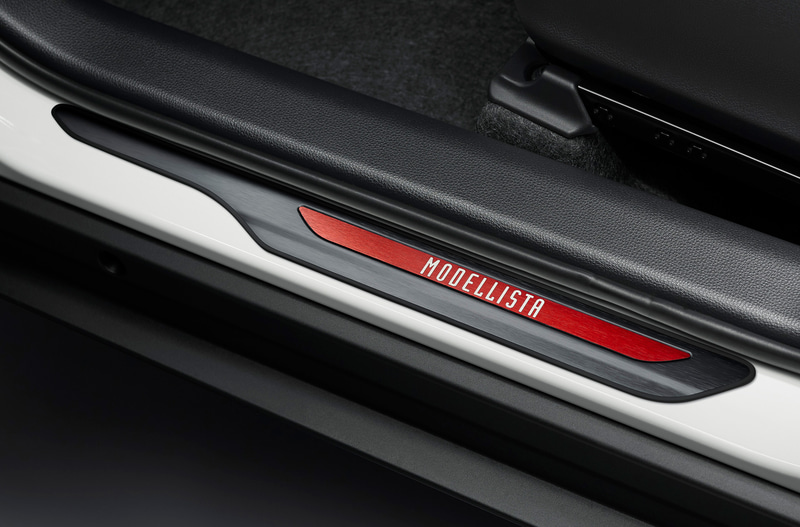 スカッフプレート（スモーク×ボルドーレッド）価格2万3100円