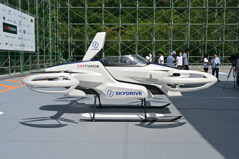 プロペラには安全のためのガードが取り付けられている