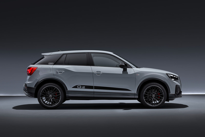 Q2。ボディカラーは新色のアローグレー