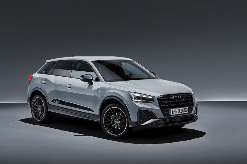 Q2。ボディカラーは新色のアローグレー